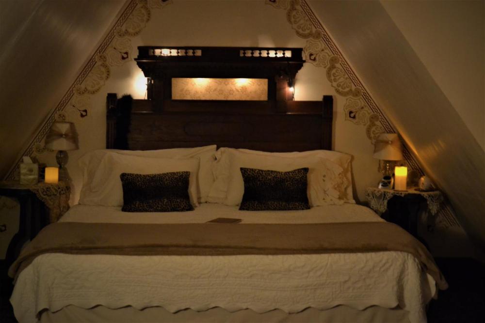 Deluxe King Suite interior